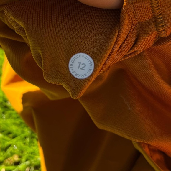 Lululemon Hotty Hot Short II LR *2.5" - Picture 4 of 6